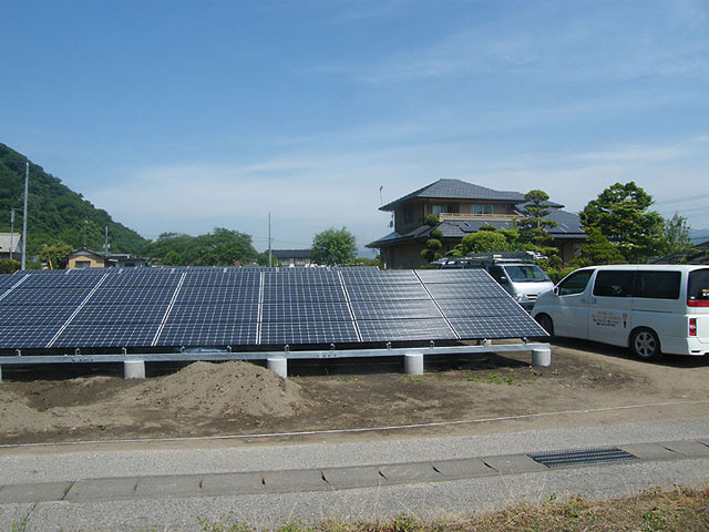 産業用太陽光発電 施設の屋根に設置